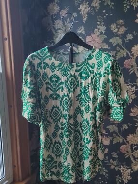 Cupio Cream Top with Green Ikat Print Size L